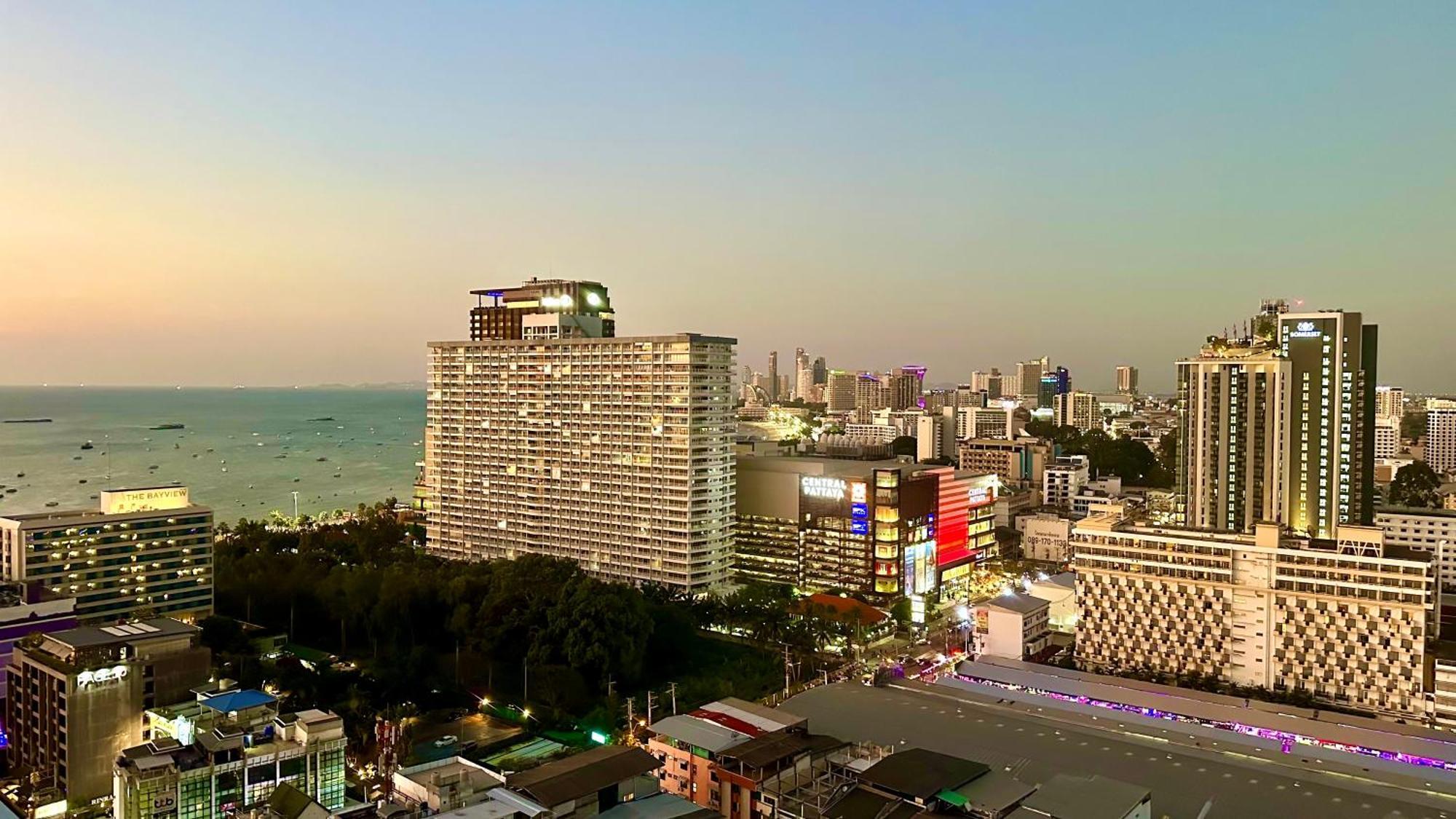 Sea View Pattaya Beach @The Base Central Pattaya Exterior foto